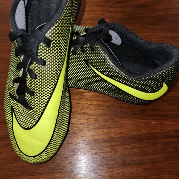 Nike Bravata II soccer cleats size 5Y - Picture 4 of 4